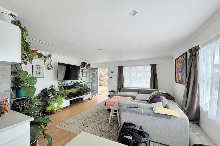 Photo of property in 2/1 Broadview Place, Howick, Auckland, 2014