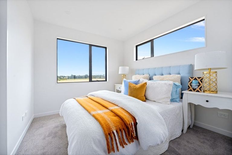 Photo of property in 44 Taipahitini Road, Rosehill, 2113