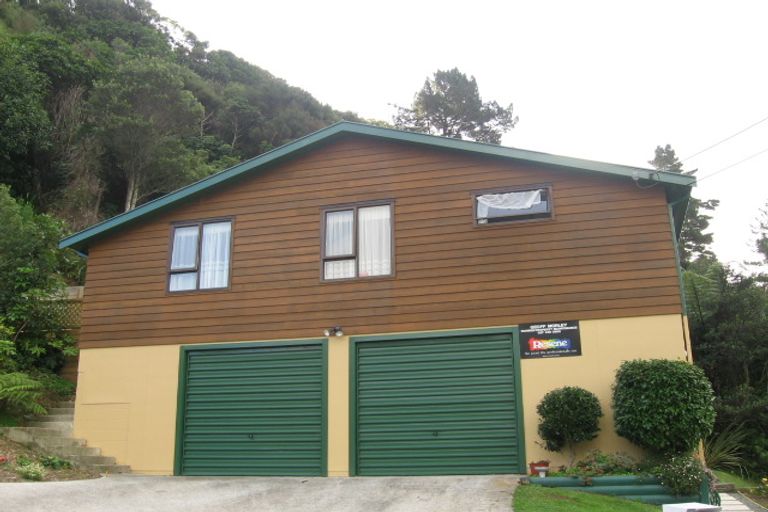 Photo of property in 28 Korau Grove, Stokes Valley, Lower Hutt, 5019