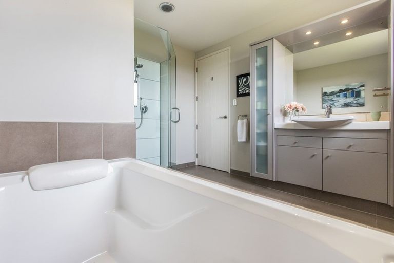 Photo of property in 48 Merlot Drive, Greenmeadows, Napier, 4112