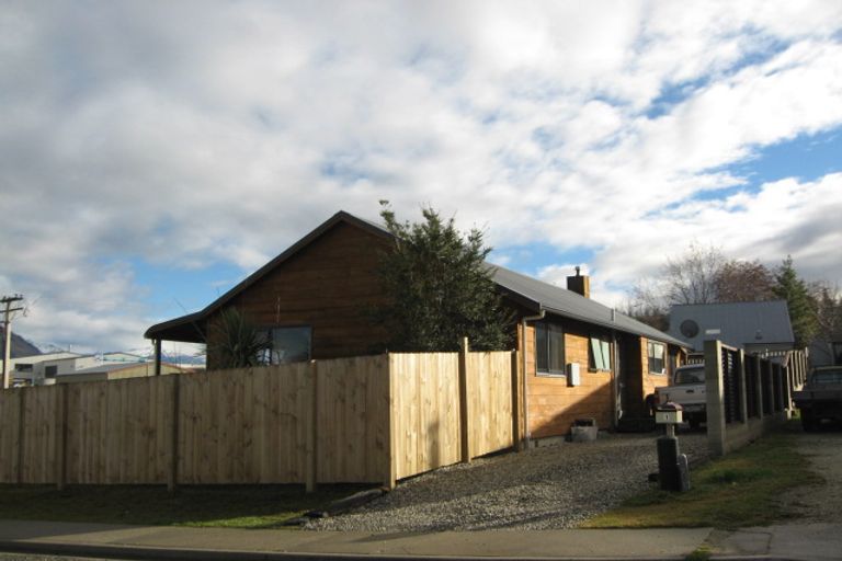 Photo of property in 1 Aeolus Place, Wanaka, 9305