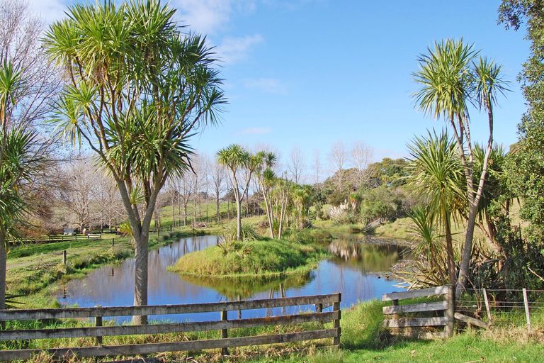 Photo of property in 32 Waterview Crescent, Kaiwaka, 0573