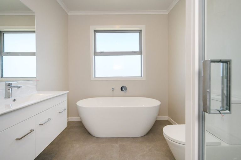 Photo of property in 49 Atlantic Drive, Fitzherbert, Palmerston North, 4410