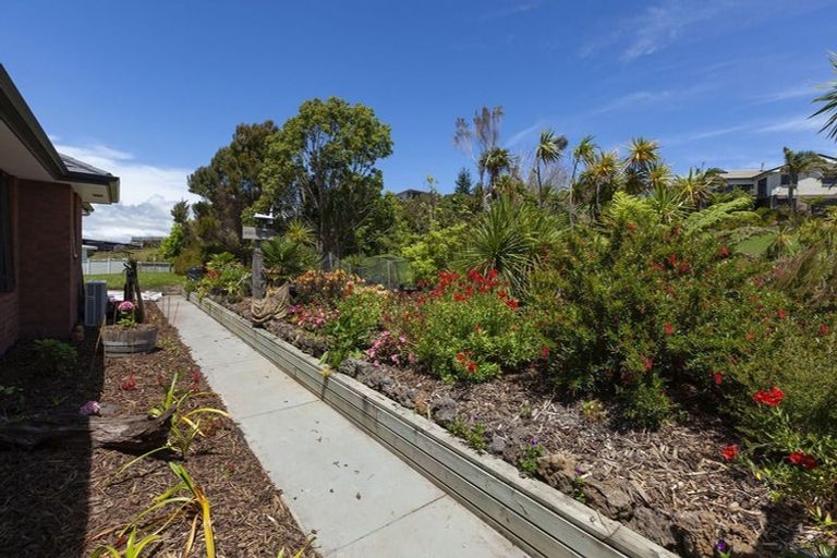 Photo of property in 31 Eagles Way, Cable Bay, 0420