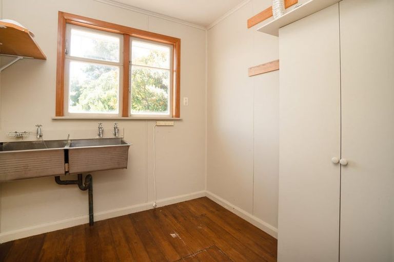 Photo of property in 6 Lowestoft Place, West End, Palmerston North, 4412