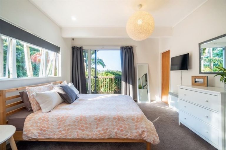 Photo of property in 10 West Glade Crescent, Birkenhead, Auckland, 0626