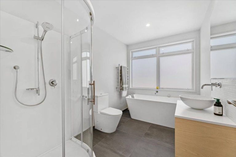 Photo of property in 2 Laing Place, Otumoetai, Tauranga, 3110