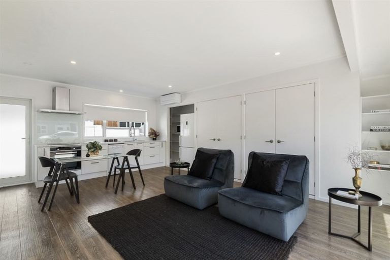 Photo of property in 2/26 Manly Esplanade, Browns Bay, Auckland, 0630