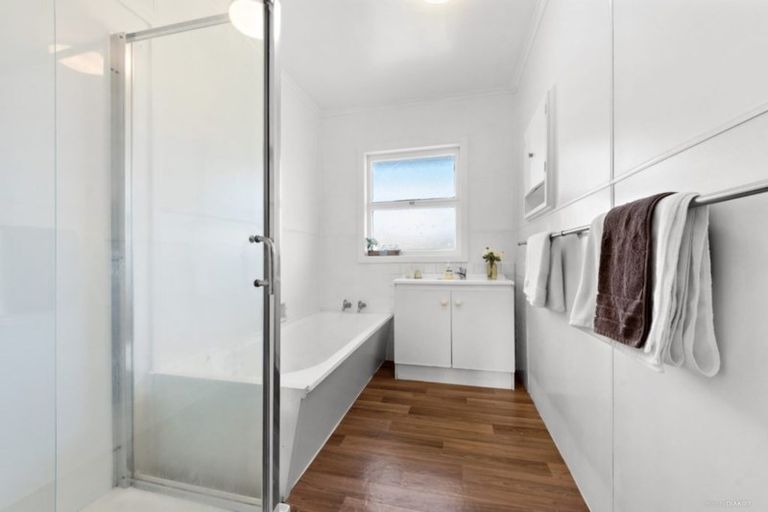 Photo of property in 34 Kohekohe Street, New Lynn, Auckland, 0600