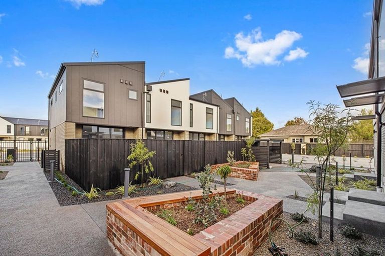 Photo of property in 2/235 Cranford Street, St Albans, Christchurch, 8014