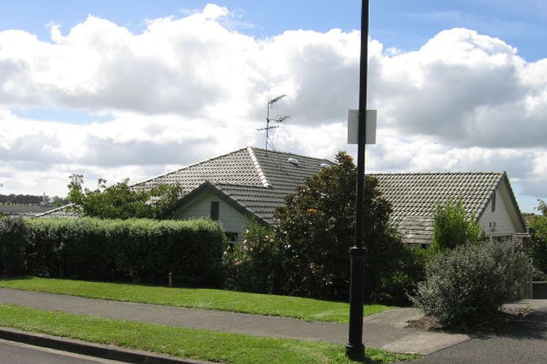 Photo of property in 2 Regents Park Place, Westgate, Auckland, 0614