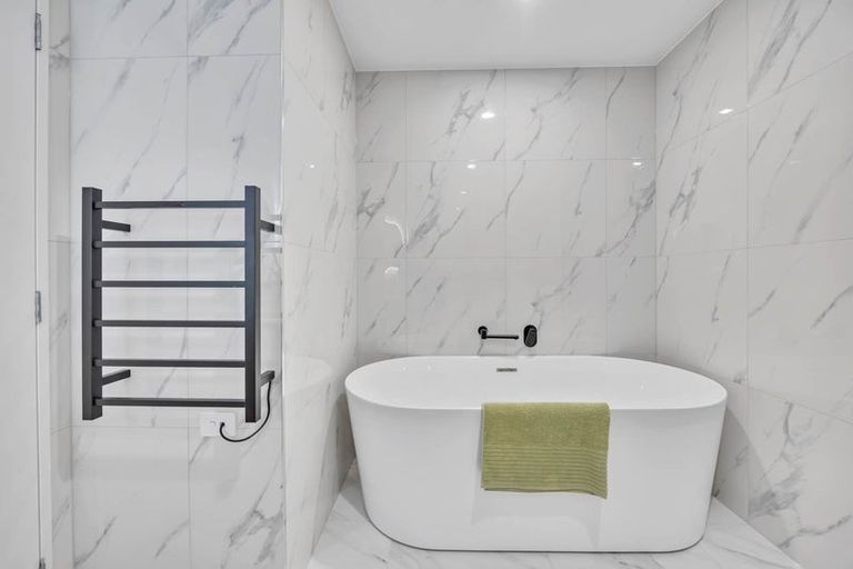 Photo of property in 2/25 Taikata Road, Te Atatu Peninsula, Auckland, 0610