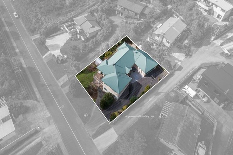 Photo of property in 34 Moana View Road, Waikawa, Picton, 7220