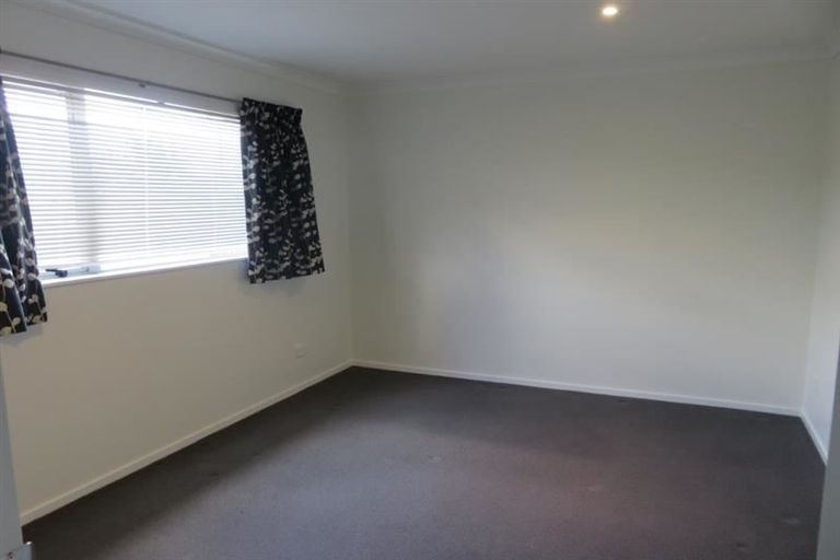 Photo of property in 8b Neeve Place, Taradale, Napier, 4112