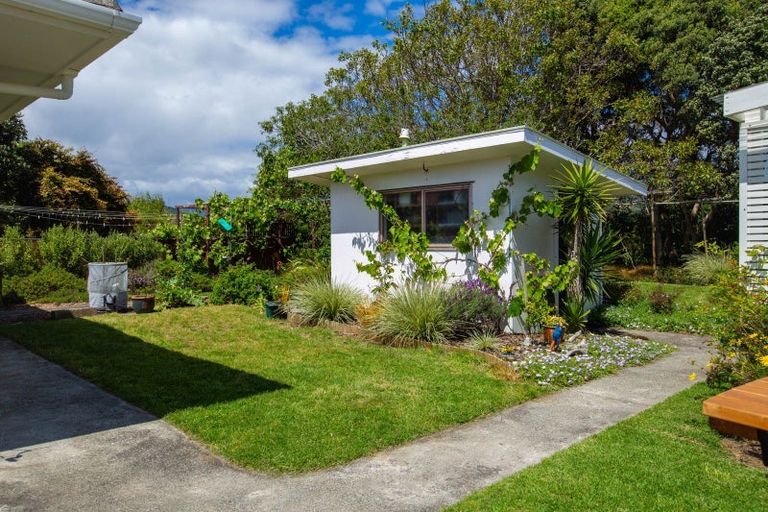 Photo of property in 60 Makora Road, Otaihanga, Paraparaumu, 5036