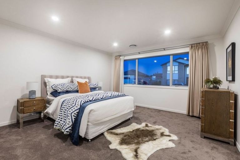 Photo of property in 99 Medallion Drive, Oteha, Auckland, 0632