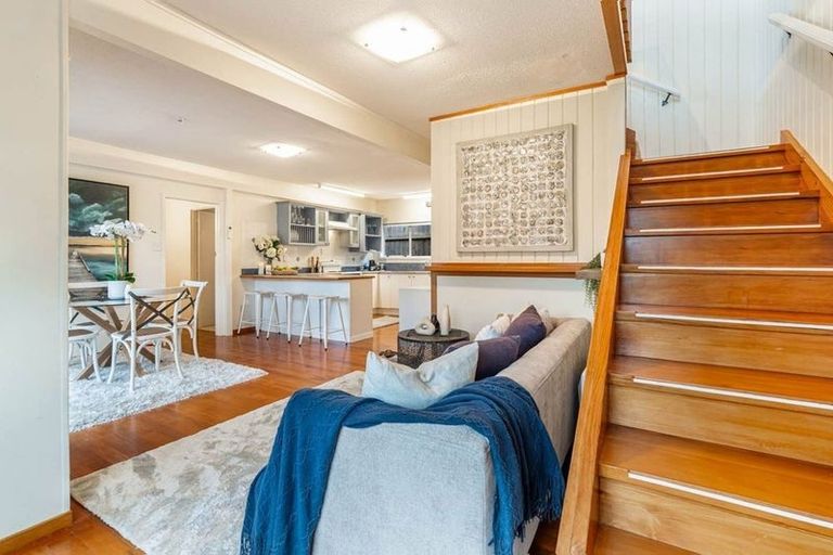 Photo of property in 2/4 Arkles Strand, Arkles Bay, Whangaparaoa, 0932