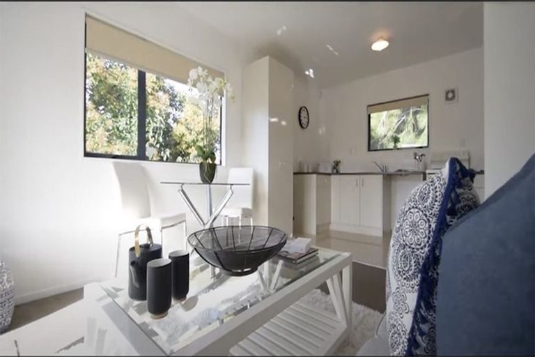 Photo of property in 8a Gossamer Drive, Pakuranga Heights, Auckland, 2010