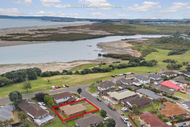 Photo of property in 112 Pitt Avenue, Clendon Park, Auckland, 2103