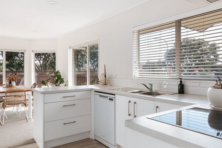 Photo of property in 142 Evans Road, Papamoa Beach, Papamoa, 3118