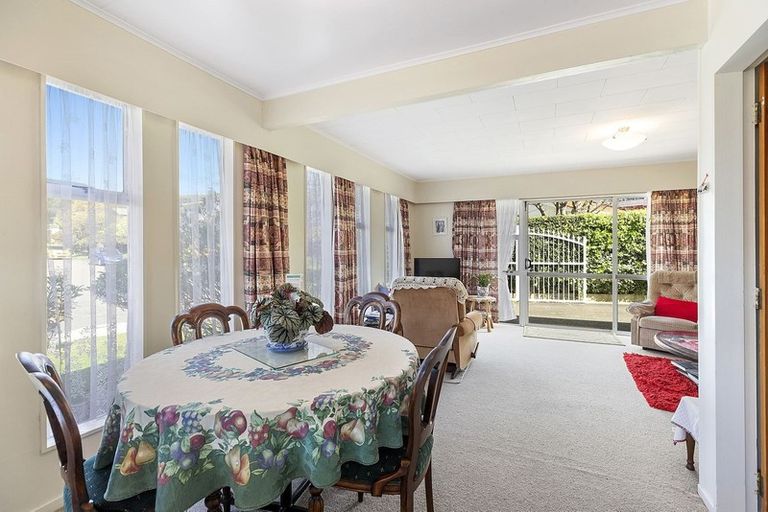 Photo of property in 15 Mckeefry Grove, Tawa, Wellington, 5028