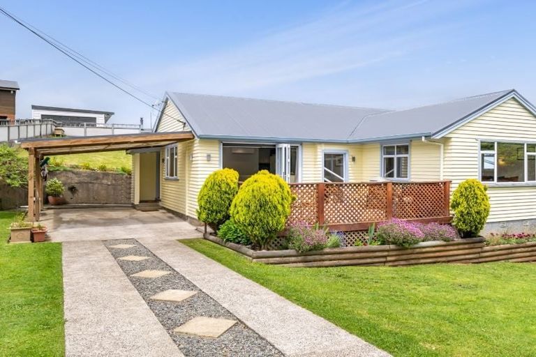 Photo of property in 1 Taku Matenga Grove, Korokoro, Lower Hutt, 5012