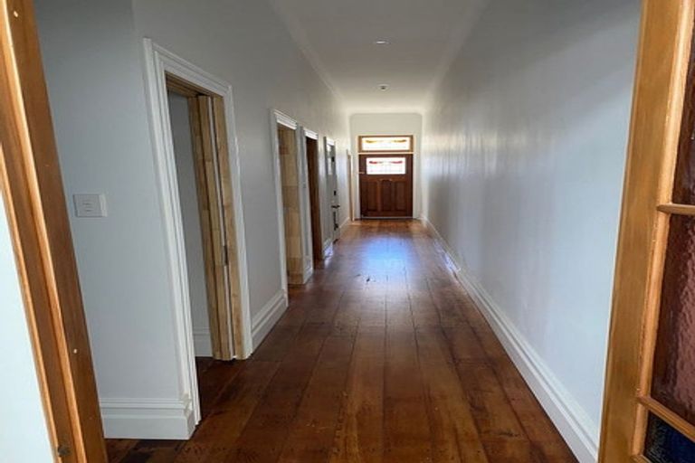 Photo of property in 17 Te Wharepouri Street, Berhampore, Wellington, 6023