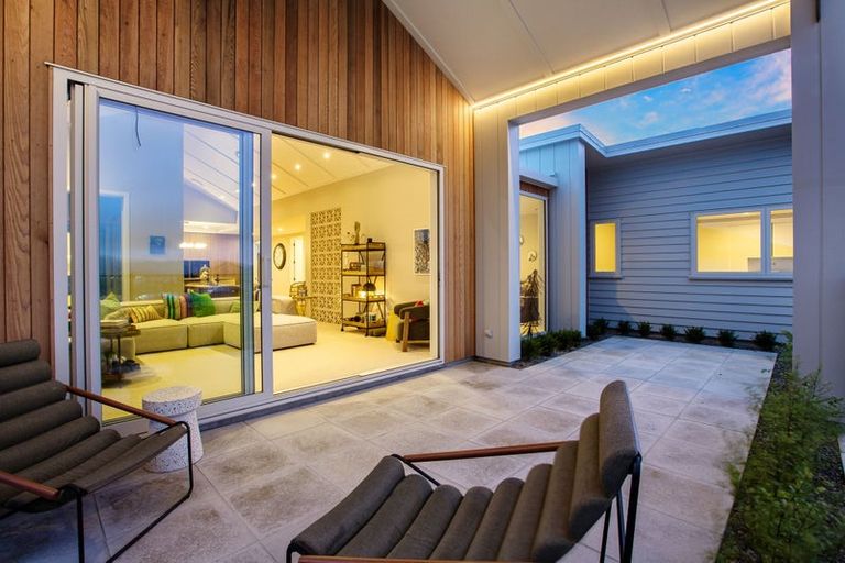 Photo of property in 28 Te Hoiere Street, Aotea, Porirua, 5024