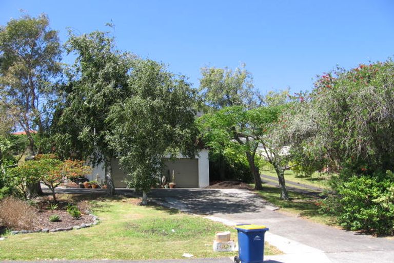 Photo of property in 27 Seon Place, Birkdale, Auckland, 0626