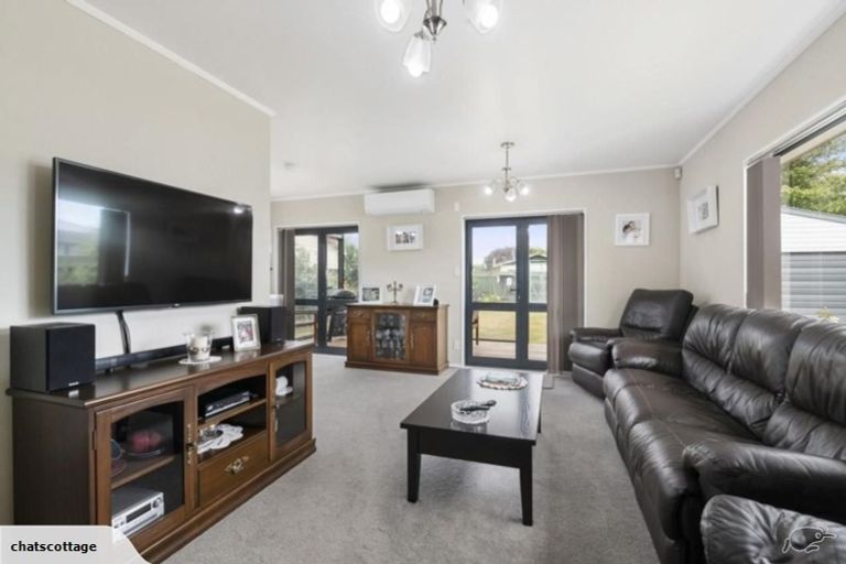 Photo of property in 71 Rhodes Drive, Kelvin Grove, Palmerston North, 4414