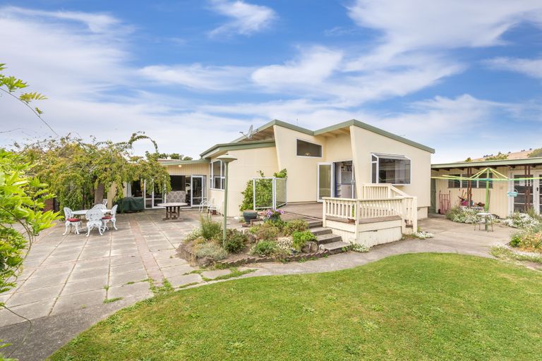 Photo of property in 20 Derrett Place, Saint Martins, Christchurch, 8022