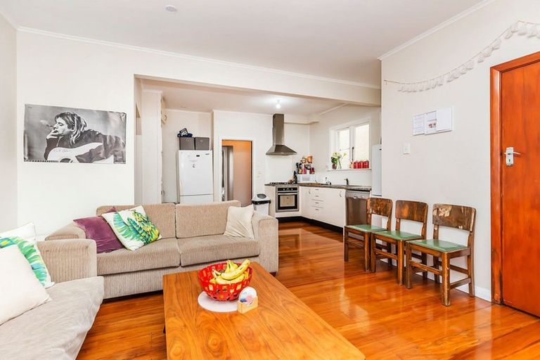 Photo of property in 77 Pirie Street, Mount Victoria, Wellington, 6011