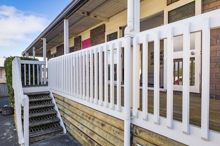 Photo of property in 20 Lydia Place, Kelvin Grove, Palmerston North, 4414