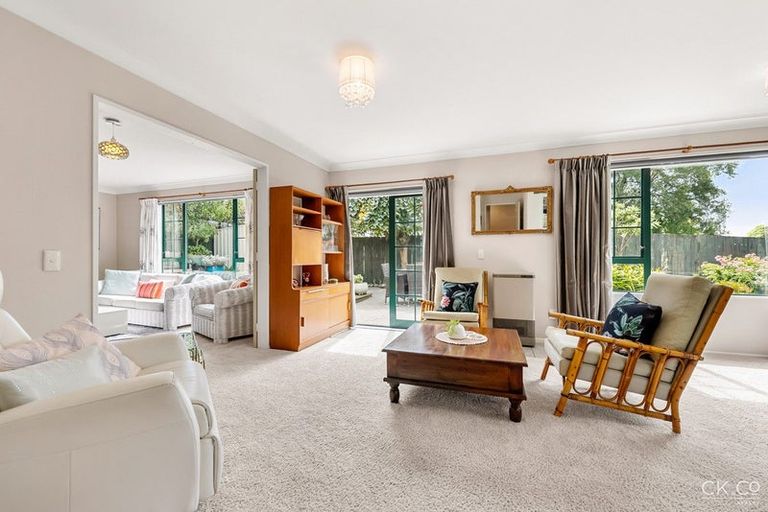 Photo of property in 2/118 Whites Line East, Waiwhetu, Lower Hutt, 5010