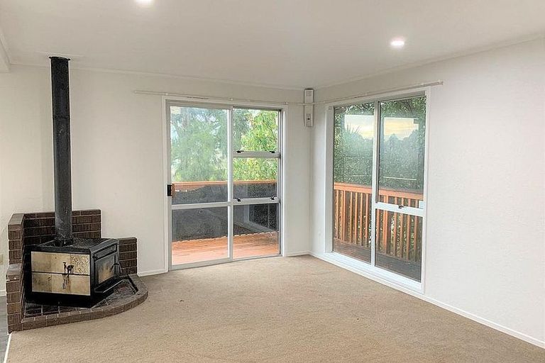Photo of property in 14 Kilcar Place, Massey, Auckland, 0614
