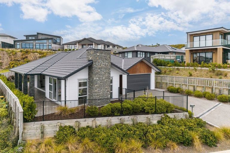 Photo of property in 49 Waitaria Terrace, Aotea, Porirua, 5024