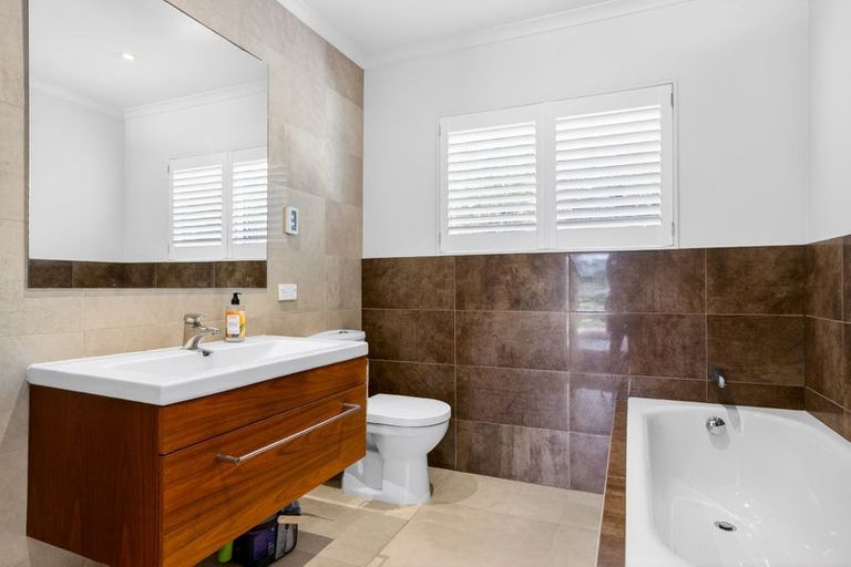 Photo of property in 8a Tipau Street, Torbay, Auckland, 0630