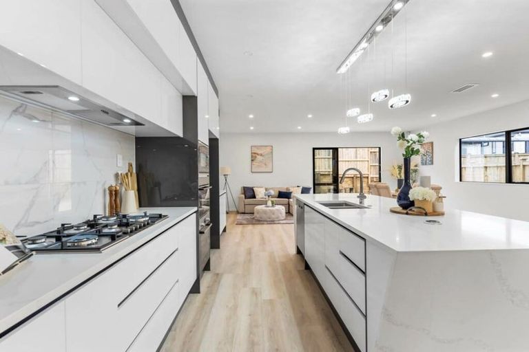 Photo of property in 3/7 Alston Avenue, Kelston, Auckland, 0602