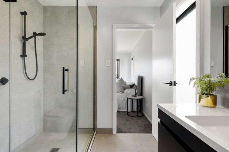 Photo of property in 2/42 Rose Berry Crescent, Flagstaff, Hamilton, 3210