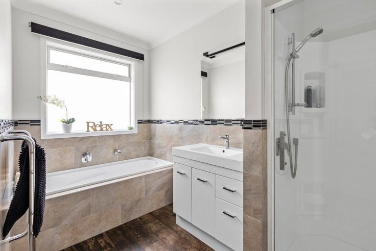 Photo of property in 24 Rakaia Way, Poraiti, Napier, 4112