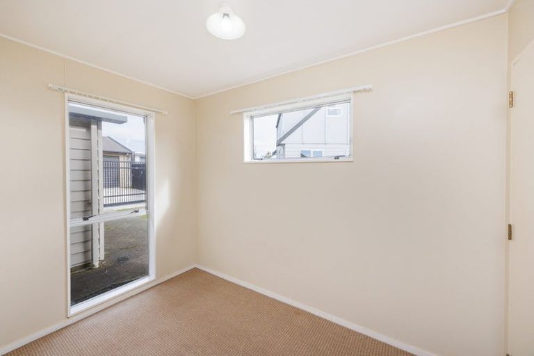 Photo of property in 15 Leander Place, Milson, Palmerston North, 4414