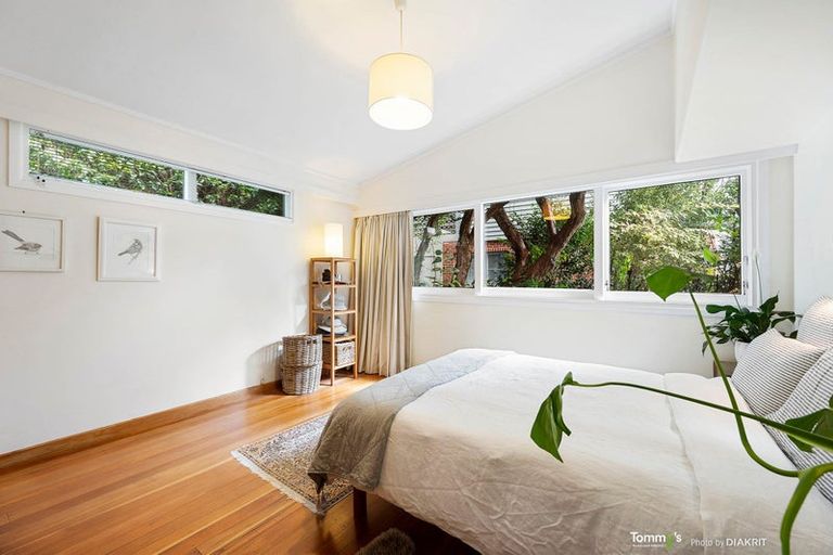 Photo of property in 67 Nicholson Road, Khandallah, Wellington, 6035