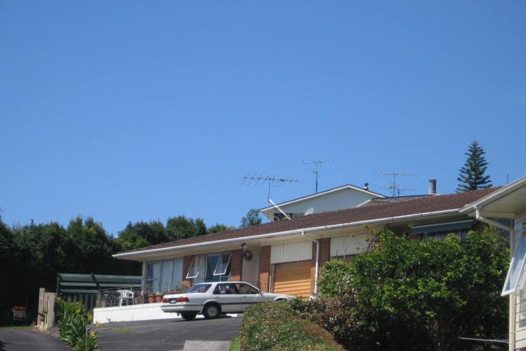 Photo of property in 1/5 Downing Street, Glenfield, Auckland, 0629