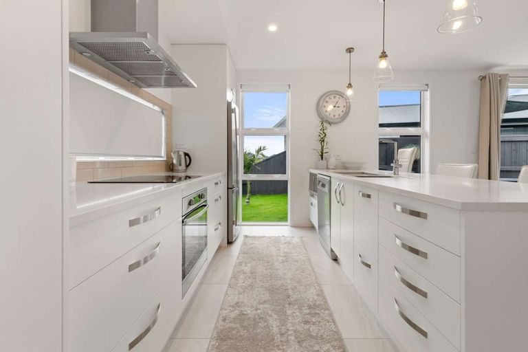 Photo of property in 39 Kotiate Street, Papamoa Beach, Papamoa, 3118