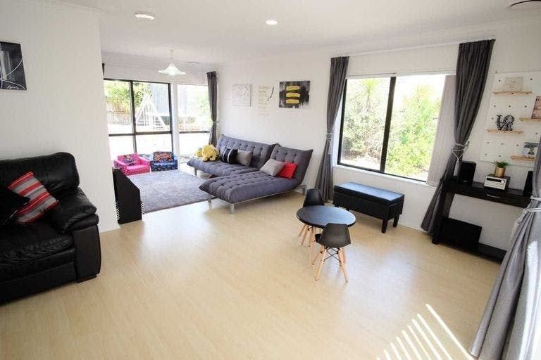 Photo of property in 8 Kalgan Place, Burswood, Auckland, 2013