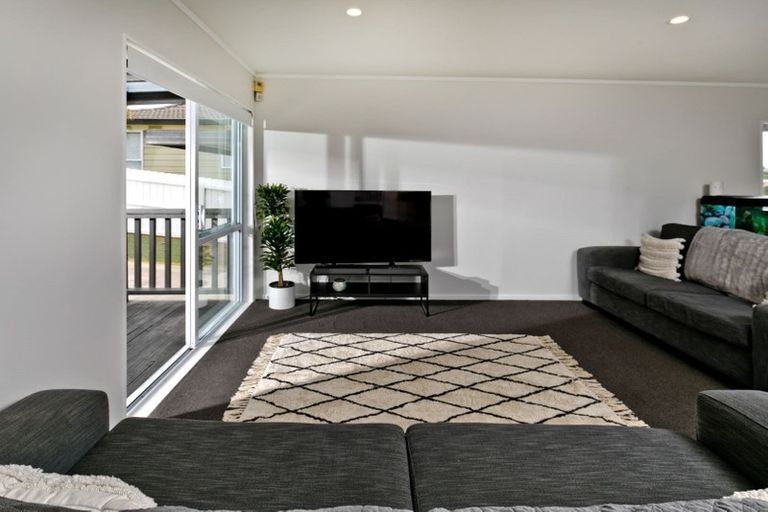 Photo of property in 55 Triangle Road, Massey, Auckland, 0614
