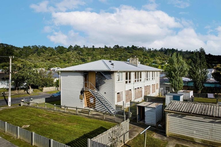 Photo of property in 2-8 Hanson Grove, Stokes Valley, Lower Hutt, 5019