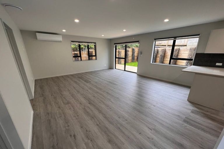 Photo of property in 17a Knox Road, Swanson, Auckland, 0612