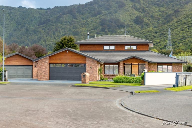 Photo of property in 21 Galveston Grove, Totara Park, Upper Hutt, 5018