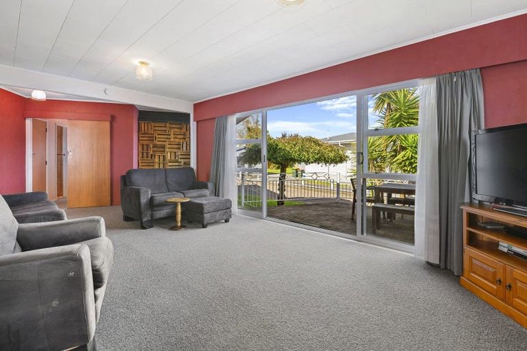 Photo of property in 14 Fenruss Street, Fairy Springs, Rotorua, 3015